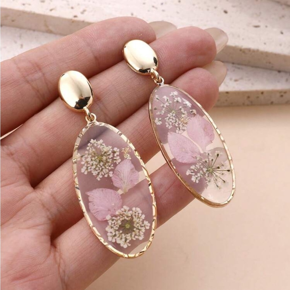 Elegant‎ Dried Flowers Oval Earrings